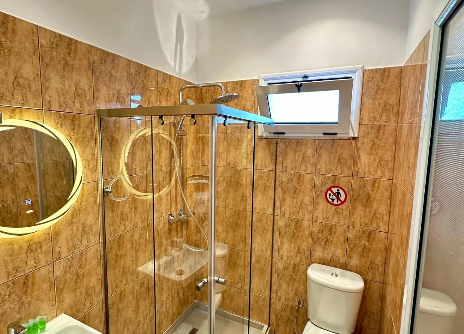 Anel Studios Vlorë